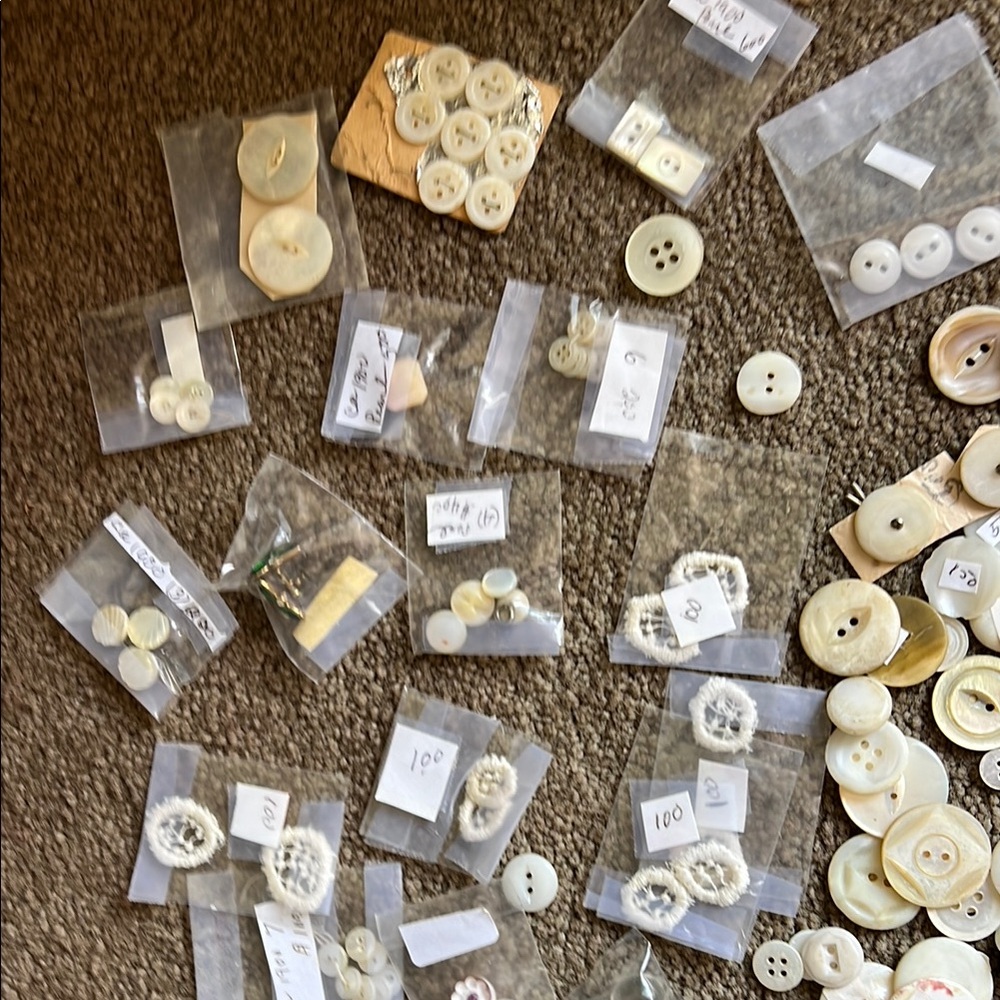 Assorted Ivory and shell Button Collection - Picture 3 of 3